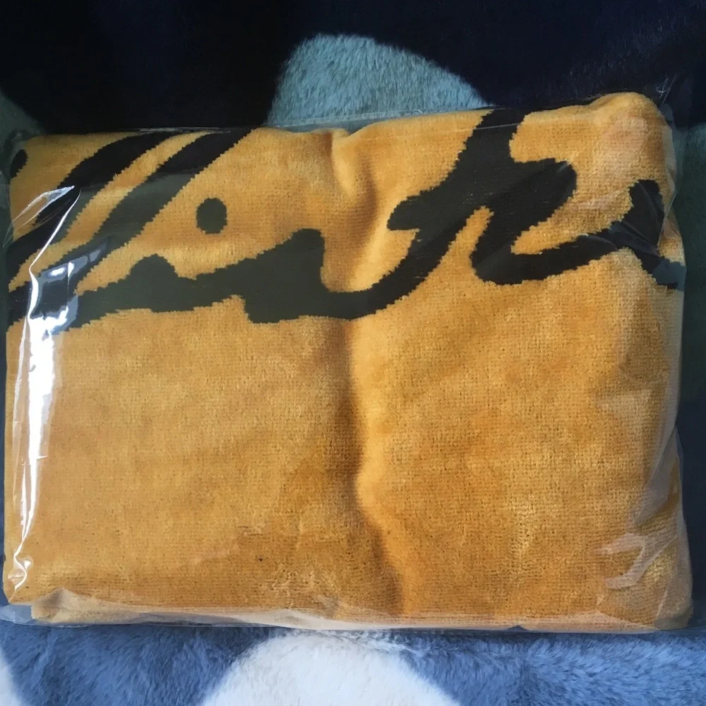 Hollister beach towel orange/black “reversible” New NWT NIP